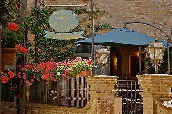 La Del Capitano مونتوني